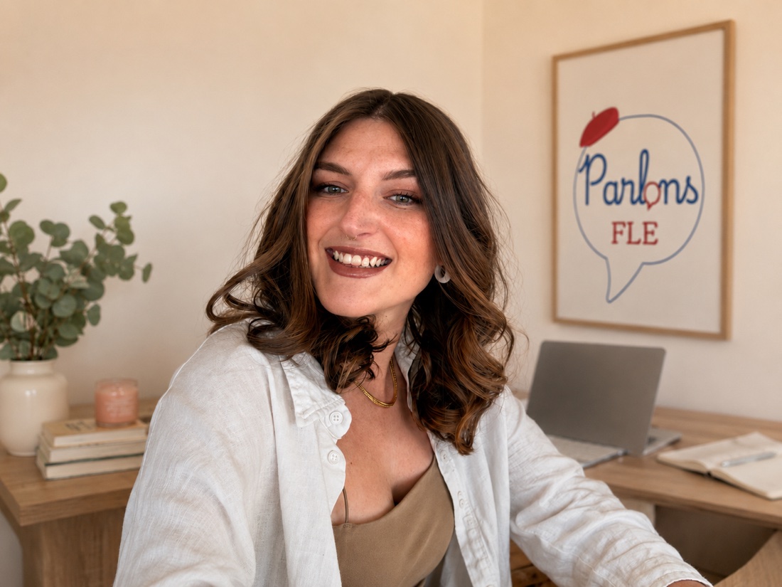 Cloé, profesora nativa de francés, en su estudio en Andalucía